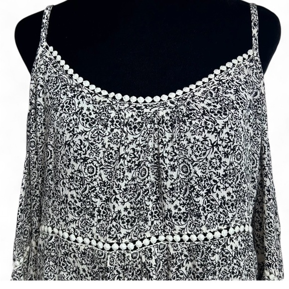 MAURICES Black& White Floral Blouse M, Shoulder-Off Long Sleeves W/Straps NWT - Picture 2 of 6